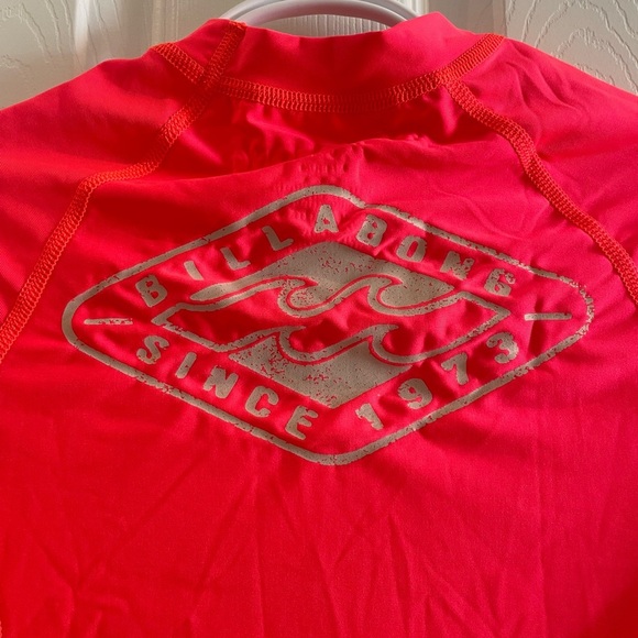 Long Sleeved bright coral pink Billabong Rashguard - Picture 6 of 6